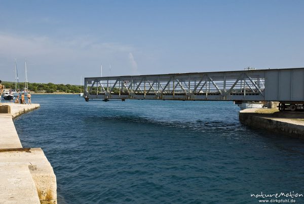 Schwenkbrücke nach Losinj, Kanal zwischen Cres und Losinj, Osor, Kroatien