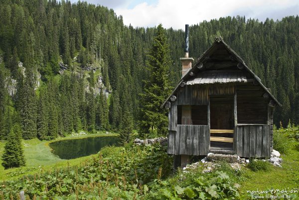 Holzhütten auf Alm, Planina Pri Jezeru, Triglav-Nationalpark, Slowenien