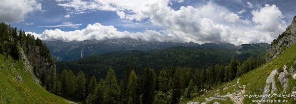 Bergpanorama mit Blick auf Bergkette von Kraj Kala und Skodelica, Triglav-Nationalpark, Slowenien