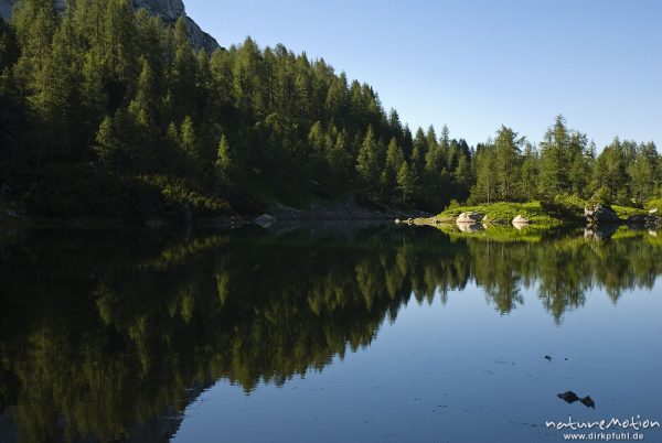 Bergsee, Dvojno jezero (Doppelsee), Morgenlicht, aufgehende Sonne, Tal der sieben Seen, Triglav-Nationalpark, Slowenien