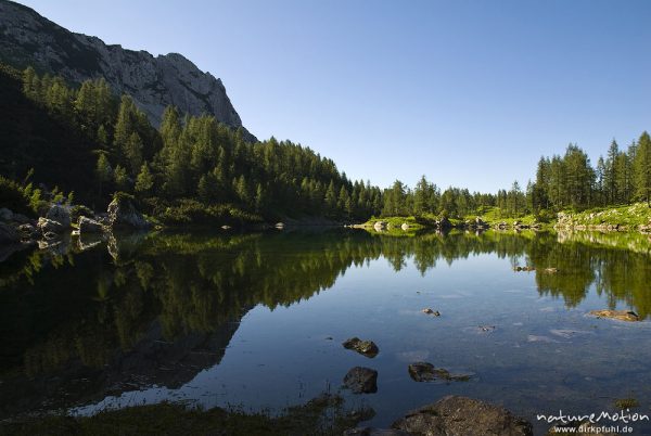 Bergsee, Dvojno jezero (Doppelsee), Morgenlicht, aufgehende Sonne, Tal der sieben Seen, Triglav-Nationalpark, Slowenien