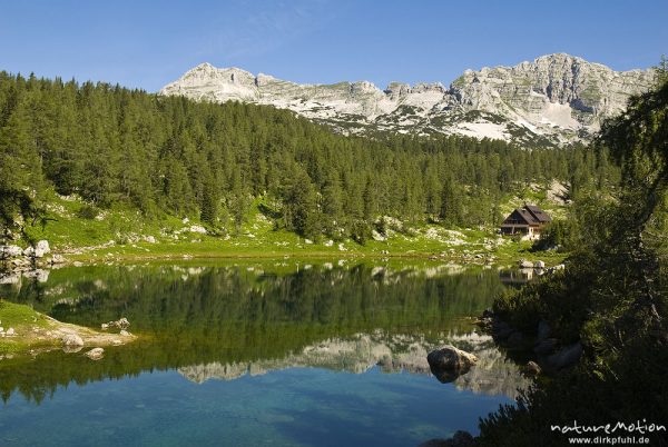 Dvojno jezero (Doppelsee), Hütte Triglavskih jezerih, Morgenlicht, Tal der sieben Seen, Triglav-Nationalpark, Slowenien
