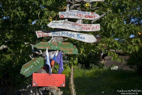 Wegweiser bei Stara Fuzina, Bohinjer See Wocheiner See, Slowenien