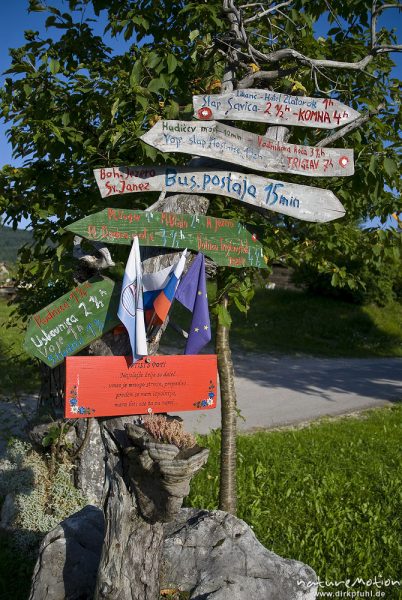 Wegweiser bei Stara Fuzina, Bohinjer See Wocheiner See, Slowenien