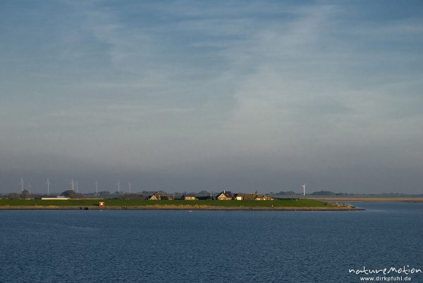 Deich, Häuser und Windräder, Fähranleger Dagebüll, Dagebüll, Deutschland