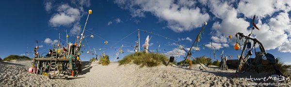 Hütte aus Treibgut in den Dünen, Amrum, Deutschland