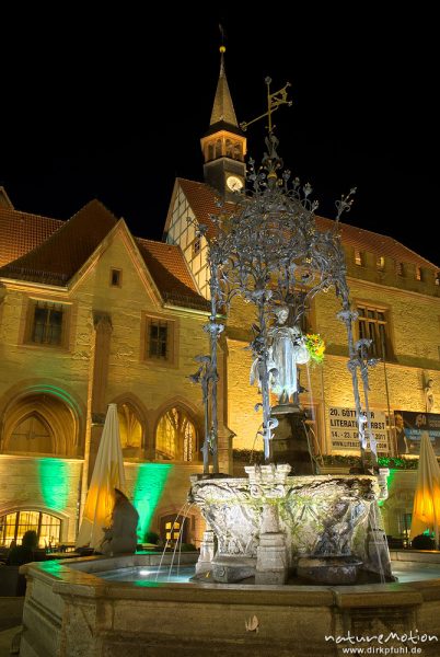 Altes Rathaus mit Gänseliesel, besondere Beleuchtung beim Göttinger Lichterfest, HDR aus 5 Einzelaufnahmen, Göttingen, Deutschland