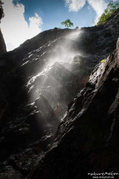 Höllentalklamm, Bergbach, Klammweg, fließendes Wasser, Wetterstein, Garmisch-Partenkirchen, Deutschland