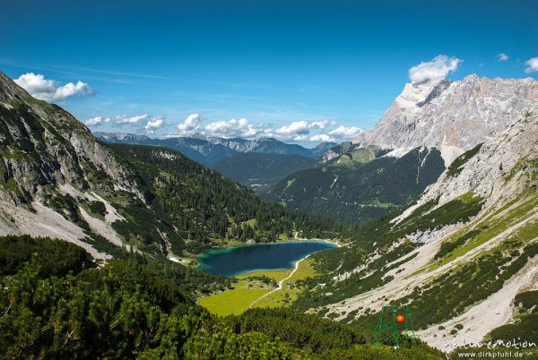 Bergsee, Seebensee und umliegende Gipfel, Blick auf Zugspitze von Coburger Hütte, Ehrwald, Östereich