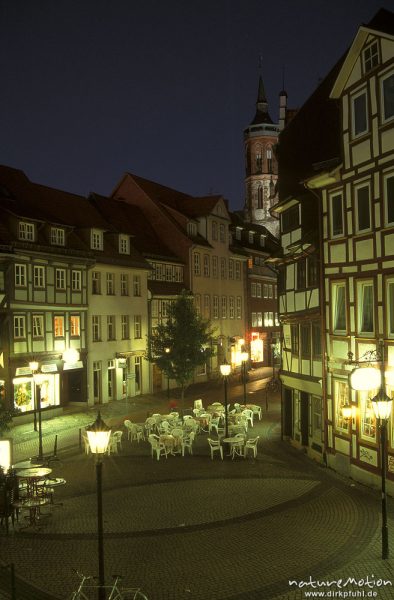 Häuserzeile und Platz, Papendiek, Fußgängerzone, bei Nacht, Göttingen, Deutschland