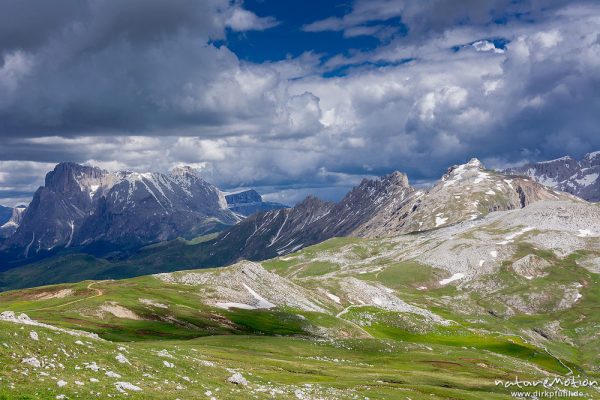 Langkofel, Plattkofel, Schlern Hochfläche und Die Platten, Roßzähne, Schlernhaus, Rosengarten, Dolomiten, Seiseralm (Südtirol), Italien