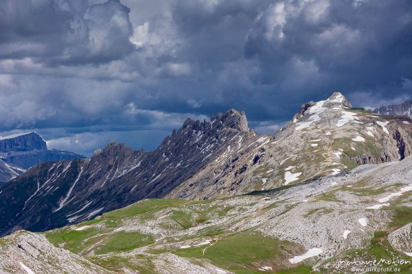 Dolomiten Höhenweg, Schlern Hochfläche und Die Platten, Roßzähne, Schlernhaus, Rosengarten, Dolomiten, Seiseralm (Südtirol), Italien