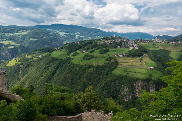 Völs am Schlern und Etschtal, Blick von Schloss Prösels, Völs am Schlern, Südtirol, Italien