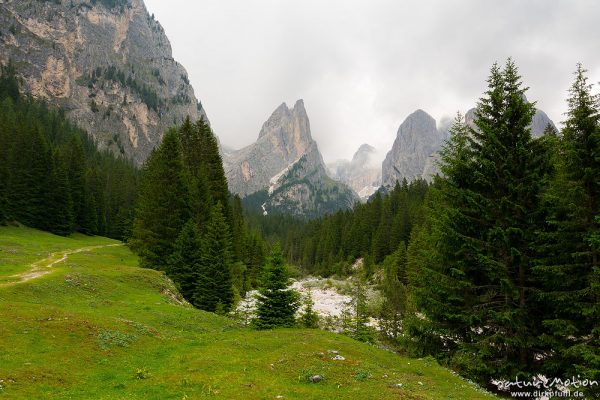 Rosengarten, Grasleitenspitzen, Valbon Kogel, Sattelspitze, Rosengartengruppe, Dolomiten, Blick vom Tschmintal, aufziehendes Gewitter, Völs am Schlern, Südtirol, Italien