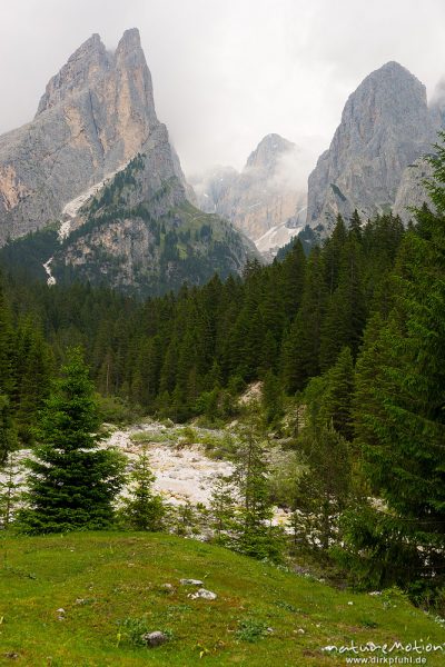 Rosengarten, Grasleitenspitzen, Valbon Kogel, Sattelspitze, Rosengartengruppe, Dolomiten, Blick vom Tschmintal, aufziehendes Gewitter, Völs am Schlern, Südtirol, Italien