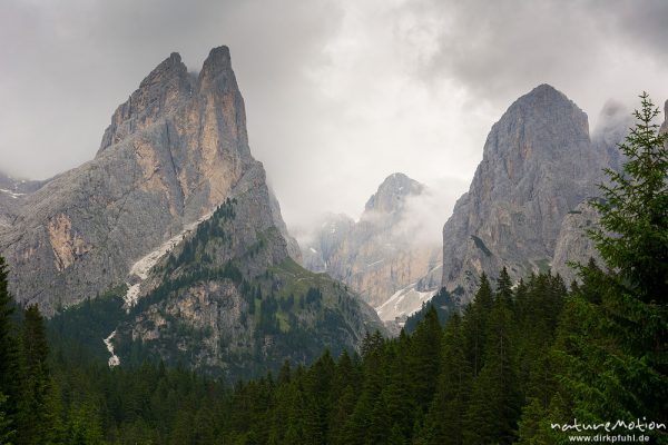 Rosengarten, Grasleitenspitzen, Valbon Kogel, Sattelspitze, Rosengartengruppe, Dolomiten, Blick vom Tschmintal, aufziehendes Gewitter, Völs am Schlern, Südtirol, Italien