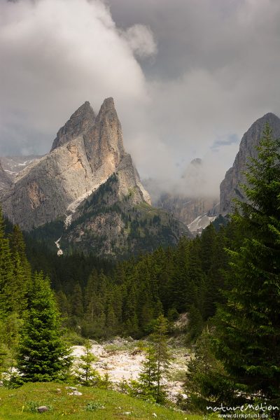 Rosengarten, Grasleitenspitzen, Valbon Kogel, Sattelspitze, Rosengartengruppe, Dolomiten, Blick vom Tschmintal, aufziehendes Gewitter, Völs am Schlern, Südtirol, Italien