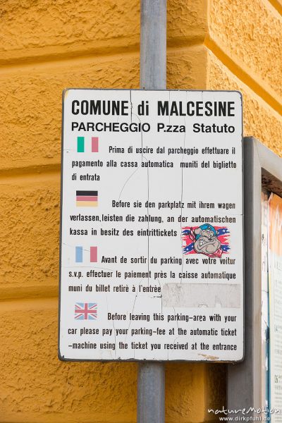 Hinweisschild, Parkregeln, kuriose Übersetzung ins Deutsche, Malcesine, Italien