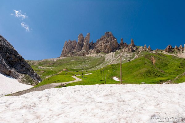 Schneefeld, Wanderweg zu den Rosszähnen, Seiseralm (Südtirol), Italien