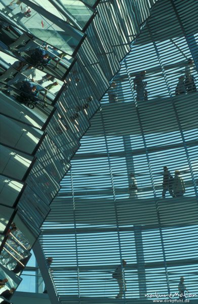Reichstagskuppel von Innen, Spiegel, Treppenspirale, Berlin, Deutschland