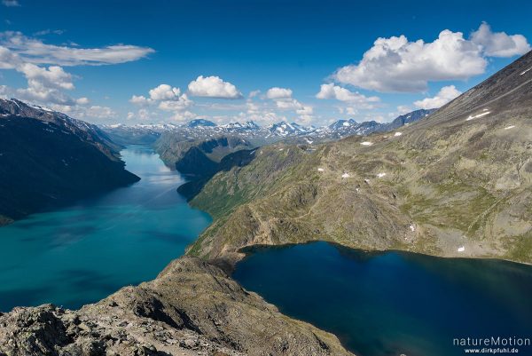 Gjendesee, Bessegengrat und Bessvatnet, Abstieg vom Veslfjellet zum Bessegengrat, Jotunheimen, Norwegen