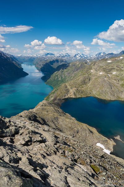 Gjendesee, Bessegengrat und Bessvatnet, Abstieg vom Veslfjellet zum Bessegengrat, Jotunheimen, Norwegen