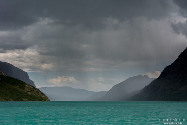 aufziehendes Gewitter über dem Gjendesee, Memurubu, Norwegen