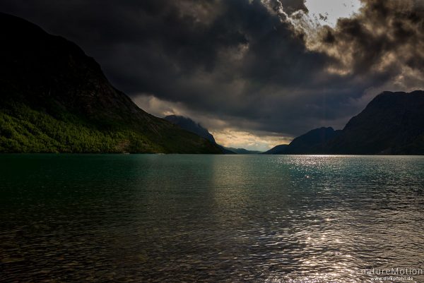 Regenwolken über dem Gjendesee, Jotunheimen, Memurubu, Norwegen