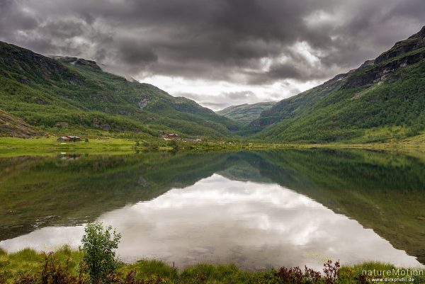 Bergsee, Aurdalsvatnet, Aurlandsdalen, Norwegen