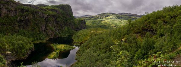 Flusslauf des Aurlandselvi, steile Felsufer, Aurlandsdalen, Aurlandsdalen, Norwegen