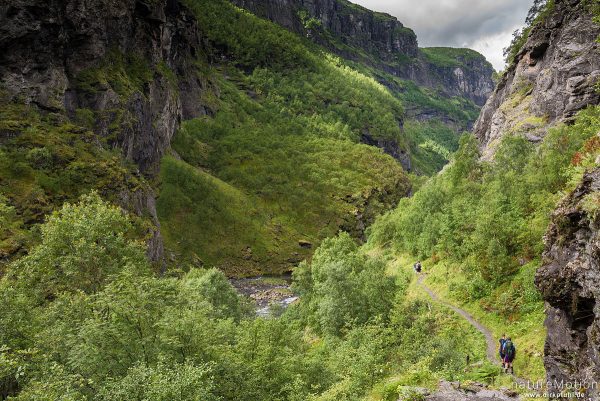 Flusslauf des Aurlandselvi, eingeschnittenes Tal, Aurlandsdalen, Aurlandsdalen, Norwegen