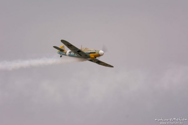 Messerschmitt Bf 109 G, Modellflugzeug, Formationsflug mit Rauch, Mega Flugshow 2013 des MSV Condor Göttingen e.V., Göttingen, Deutschland