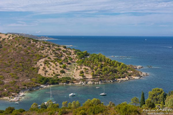Flussmündung mit ankernden Segelbooten, Bucht von Saint Florent, Korsika, Deutschland