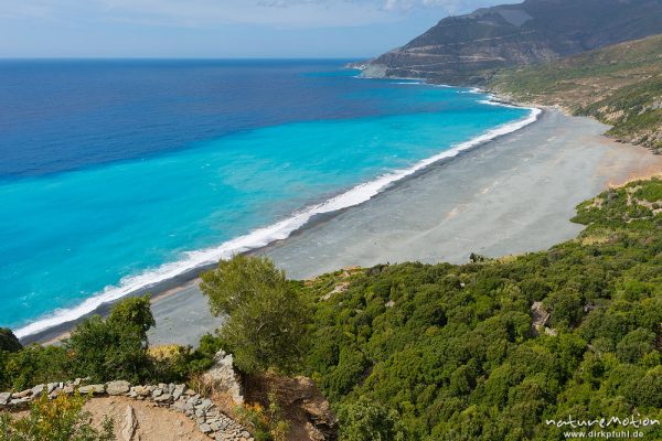 Strand von Nonza, schwarzer Kies, starke Brandung, Cap Corse, Korsika, Frankreich