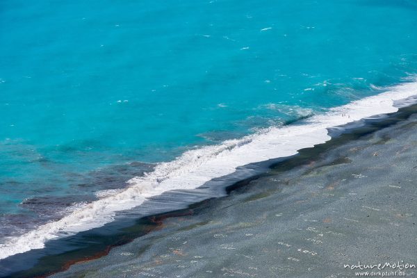 Brandungslinie, Strand von Nonza, schwarzer Kies, starke Brandung, Cap Corse, Korsika, Frankreich