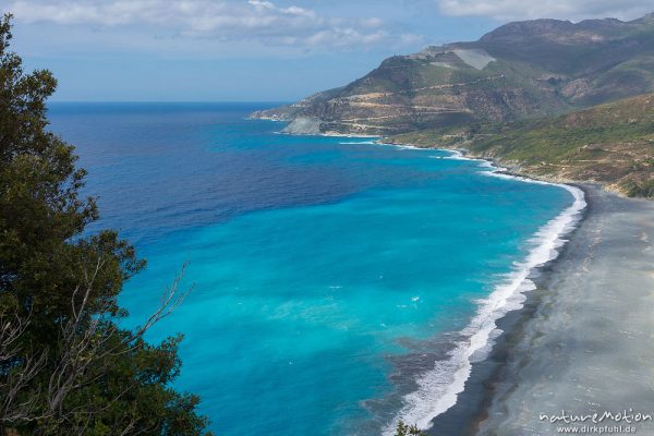 Strand von Nonza, schwarzer Kies, starke Brandung, Cap Corse, Korsika, Frankreich