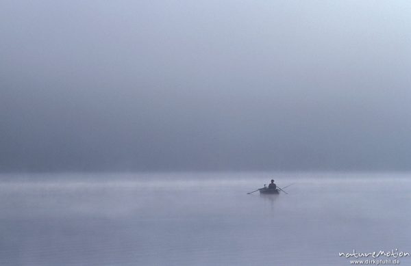 Angler im Nebel, Edersee, Edersee, Deutschland