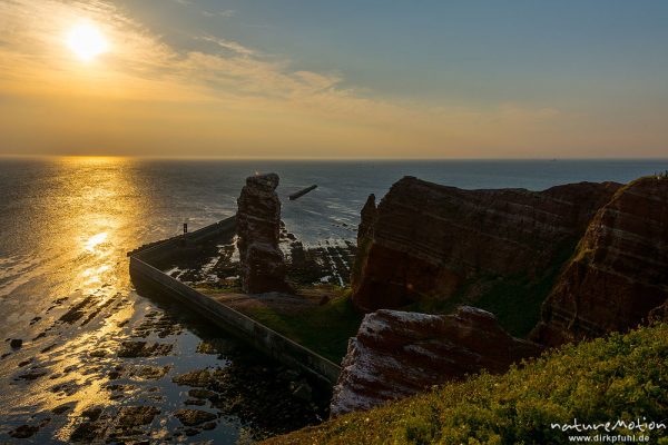 Sonnenuntergang an der Langen Anna, Ebbe im Felswatt, Helgoland, Deutschland