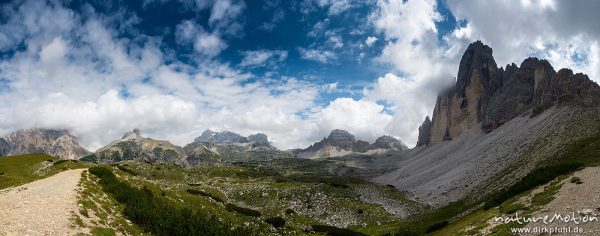 Drei Zinnen und umgebende Gipfel der Nordseite, Dolomiten, Italien