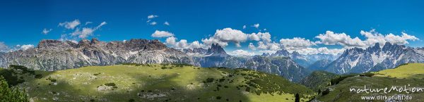 Drei Zinnen und umliegende Gipfel, Blick von den Strudelköpfen, Dolomiten, Italien