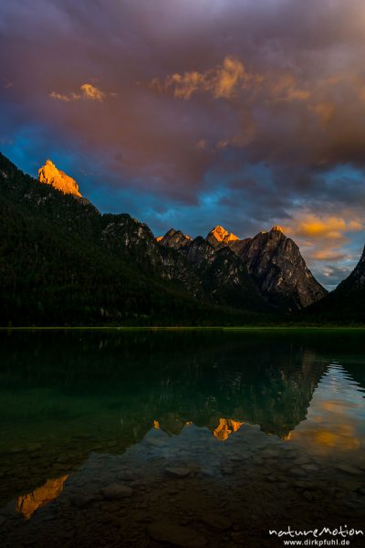 Toblacher See, Sonnenuntergang und Alpenglühen, Toblach, Italien