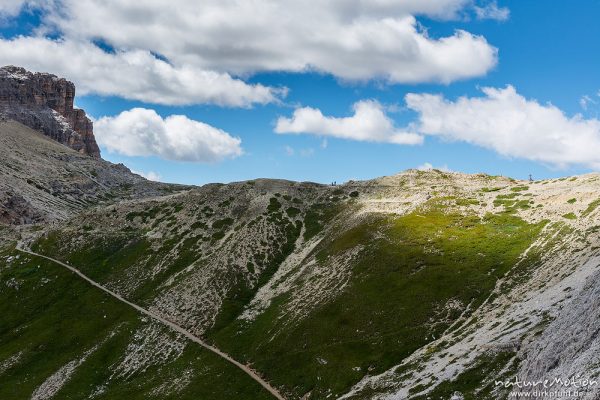 Büllelejoch, Wanderweg und Wanderer, Dolomiten, Italien