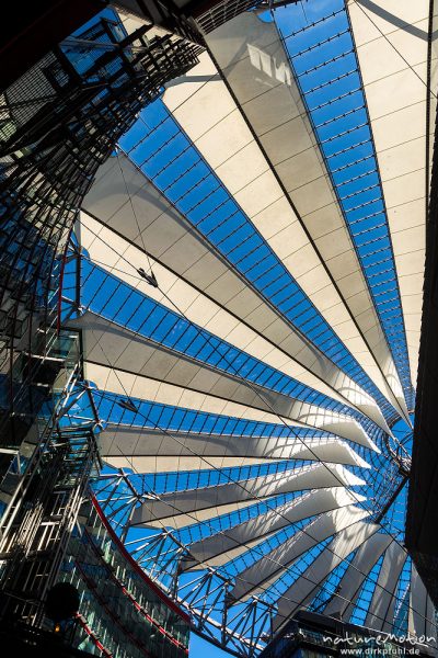 Innenhof Sony Center mit Zeltdach, Potsdamer Platz, Berlin, Deutschland