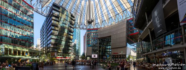 Innenhof Sony Center mit Zeltdach, Potsdamer Platz, Berlin, Deutschland