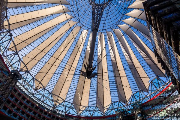 Innenhof Sony Center mit Zeltdach, Potsdamer Platz, Berlin, Deutschland