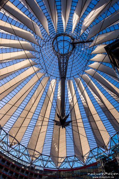 Innenhof Sony Center mit Zeltdach, Potsdamer Platz, Berlin, Deutschland