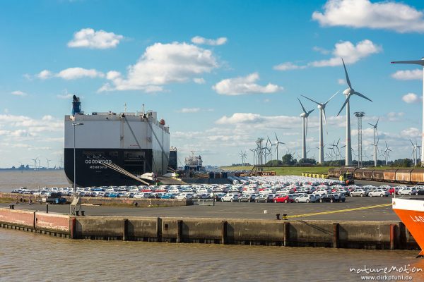 Außenhafen Emden, Verladung von Autos, Autotransporter, Emden, Deutschland