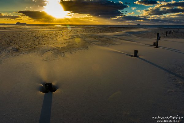 Sonnenuntergang über dem Meer, Abgrenzung Ruhezone Nationalpark, Hohes Riff, Borkum, Deutschland