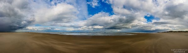 Rippel und Sandstrukturen, Regenwolken, Nordstrand, Borkum, Deutschland