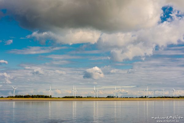 Windräder, Mündung der Ems, Emden, Deutschland